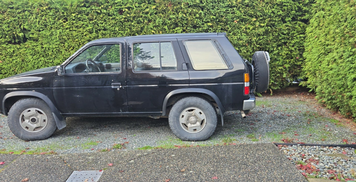 1994 Nissan Pathfinder LE